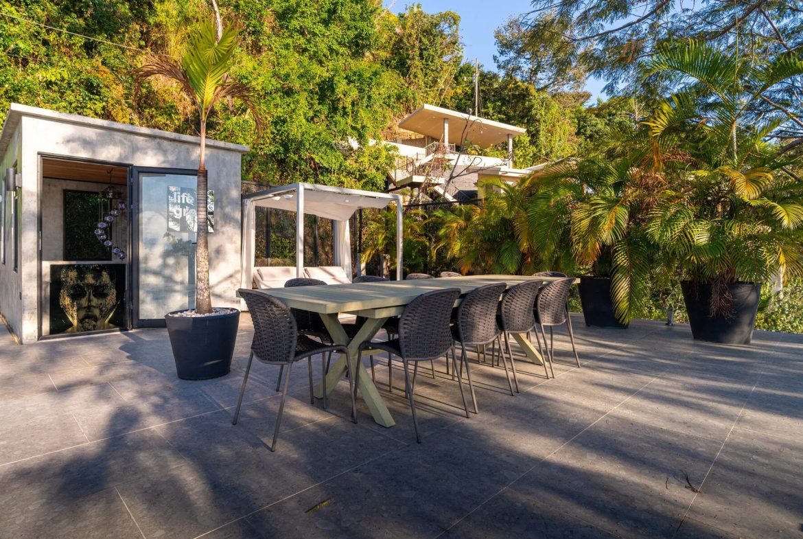 CASA MOON LUXURY PROPERTY WITH FOUR BEDROOMS AND AMAZING SUNSET VIEWS, IN QUEPOS – 0.61 ACRES