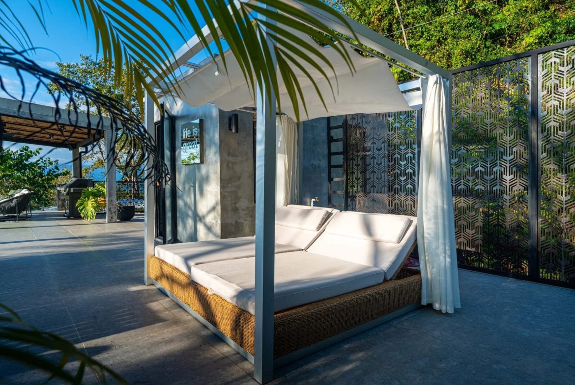 CASA MOON LUXURY PROPERTY WITH FOUR BEDROOMS AND AMAZING SUNSET VIEWS, IN QUEPOS – 0.61 ACRES