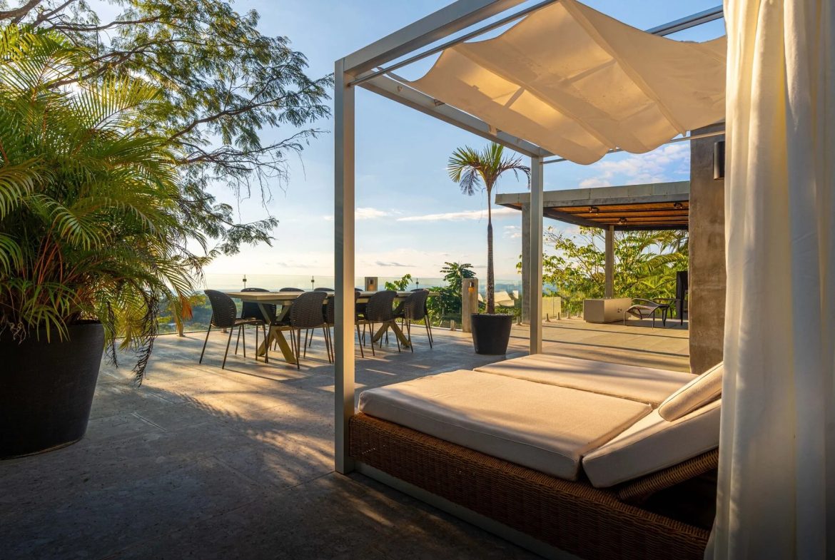 CASA MOON LUXURY PROPERTY WITH FOUR BEDROOMS AND AMAZING SUNSET VIEWS, IN QUEPOS – 0.61 ACRES