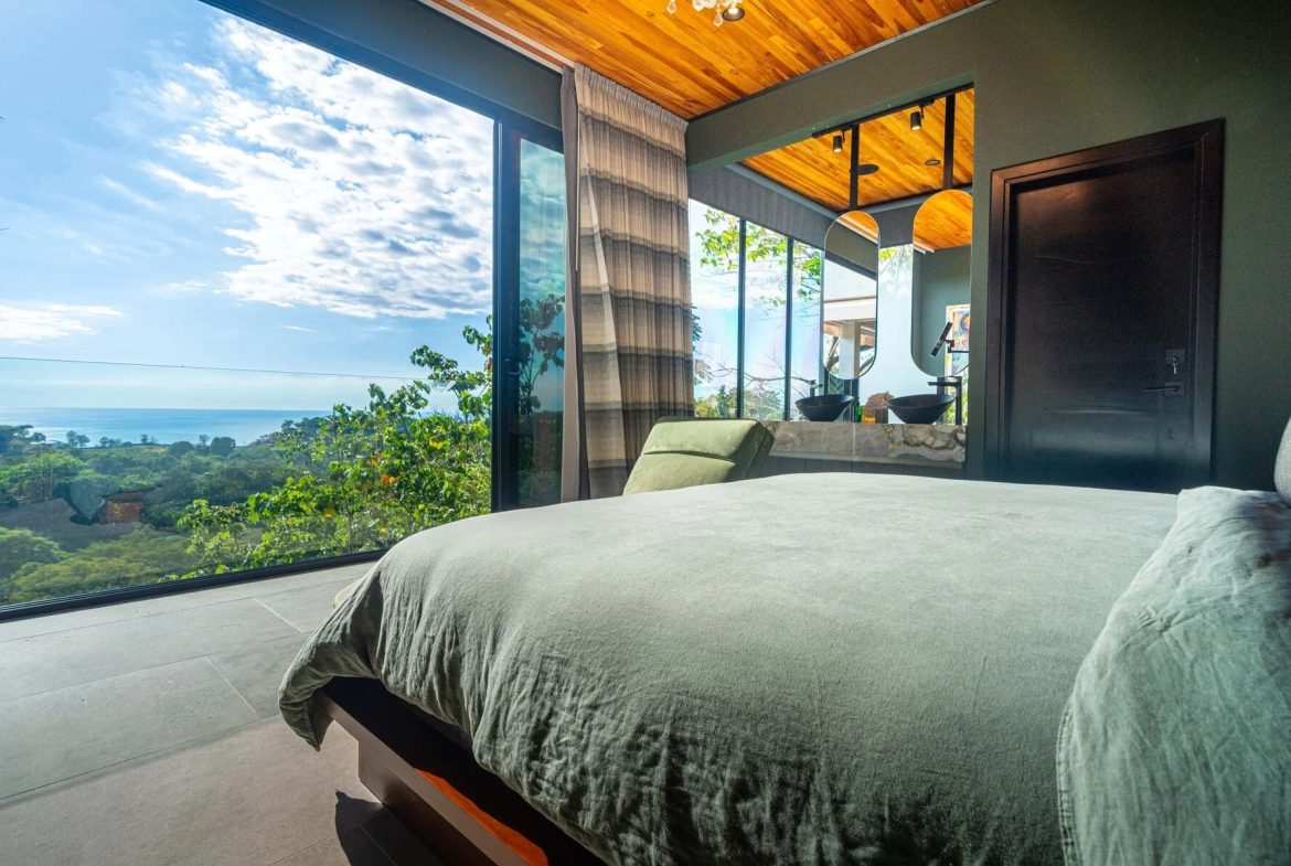 CASA MOON LUXURY PROPERTY WITH FOUR BEDROOMS AND AMAZING SUNSET VIEWS, IN QUEPOS – 0.61 ACRES