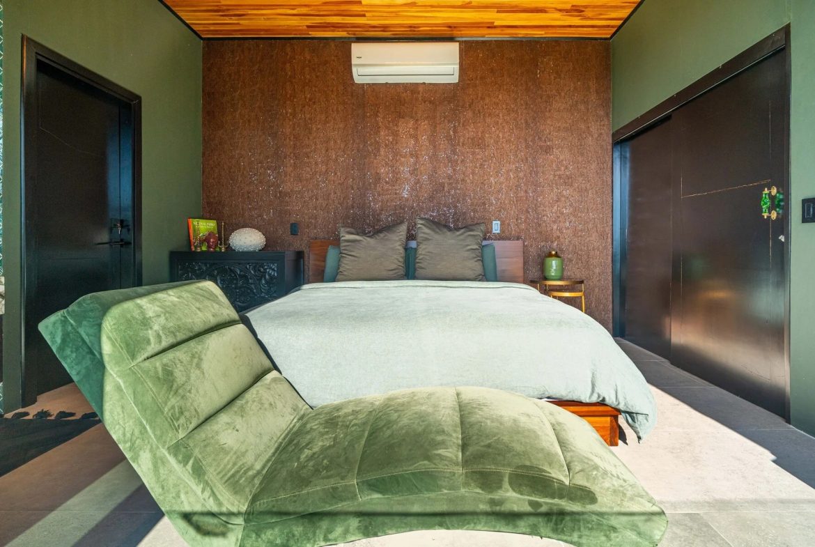 CASA MOON LUXURY PROPERTY WITH FOUR BEDROOMS AND AMAZING SUNSET VIEWS, IN QUEPOS – 0.61 ACRES