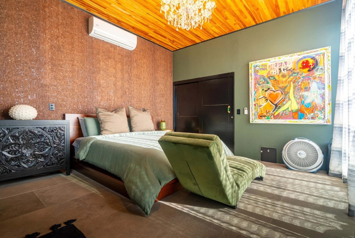 CASA MOON LUXURY PROPERTY WITH FOUR BEDROOMS AND AMAZING SUNSET VIEWS, IN QUEPOS – 0.61 ACRES
