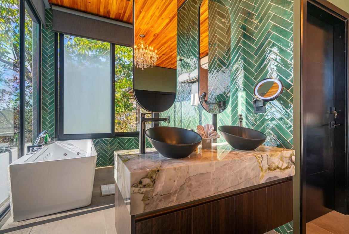 CASA MOON LUXURY PROPERTY WITH FOUR BEDROOMS AND AMAZING SUNSET VIEWS, IN QUEPOS – 0.61 ACRES