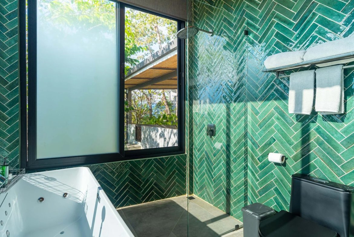 CASA MOON LUXURY PROPERTY WITH FOUR BEDROOMS AND AMAZING SUNSET VIEWS, IN QUEPOS – 0.61 ACRES