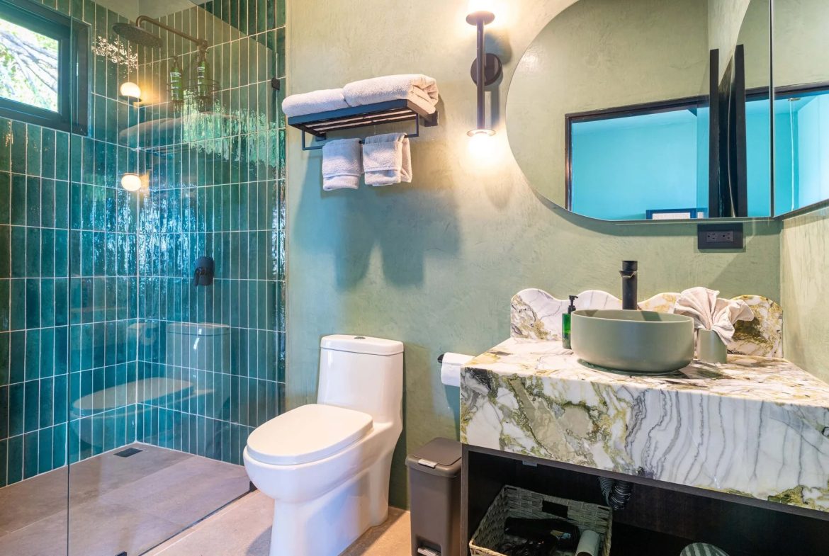 CASA MOON LUXURY PROPERTY WITH FOUR BEDROOMS AND AMAZING SUNSET VIEWS, IN QUEPOS – 0.61 ACRES