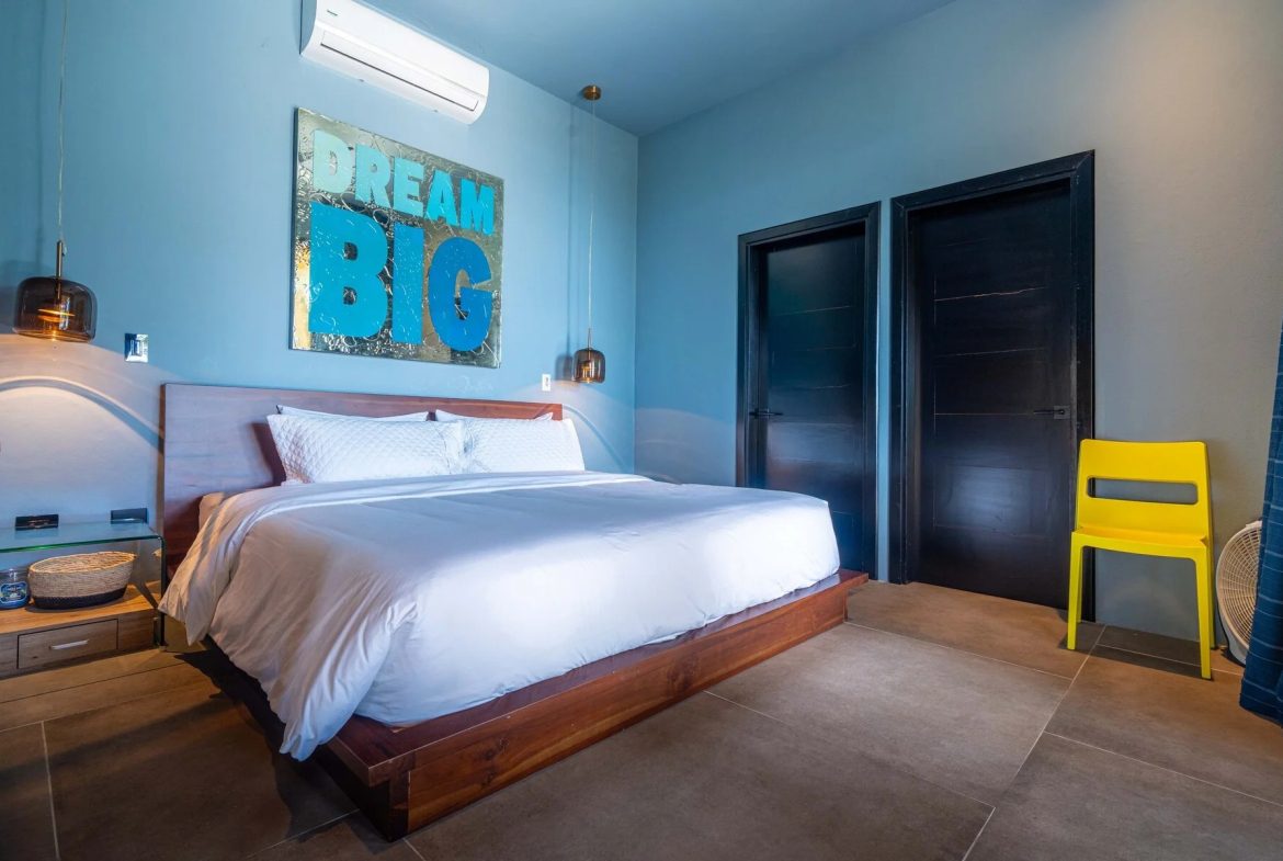 CASA MOON LUXURY PROPERTY WITH FOUR BEDROOMS AND AMAZING SUNSET VIEWS, IN QUEPOS – 0.61 ACRES