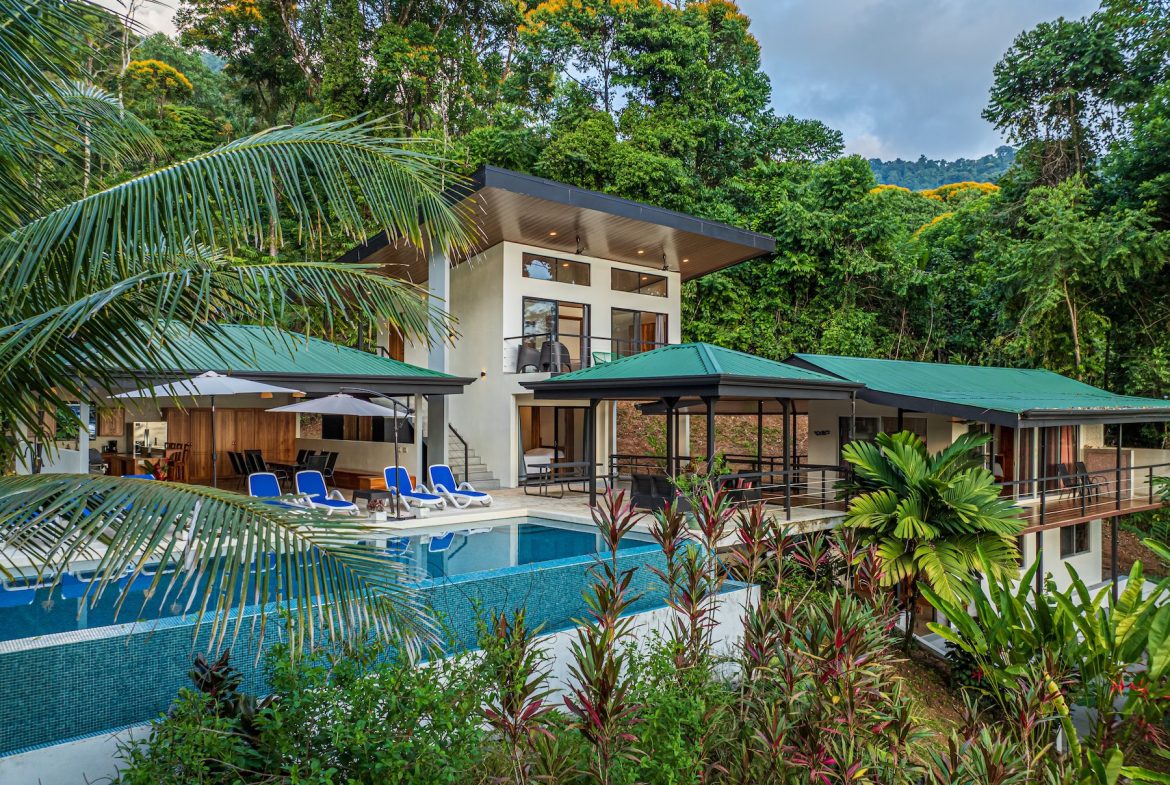 LUXURY PROPERTY WITH FOUR BEDROOMS AND SUNSET VIEWS, IN PORTALON – 3.95 ACRES