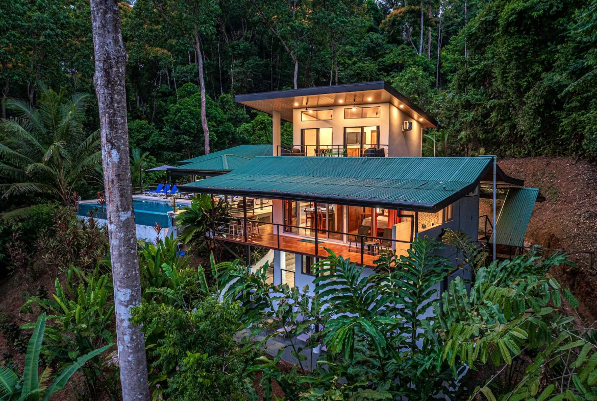 LUXURY PROPERTY WITH FOUR BEDROOMS AND SUNSET VIEWS, IN PORTALON – 3.95 ACRES