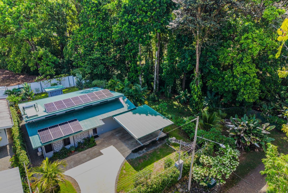 PROPERTY WITH TWO BEDROOMS WITH A PRIVATE CREEK, IN UVITA CENTER – 0.29 ACRES