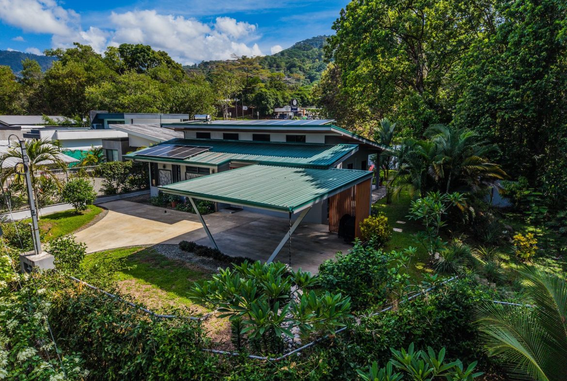 PROPERTY WITH TWO BEDROOMS WITH A PRIVATE CREEK, IN UVITA CENTER – 0.29 ACRES