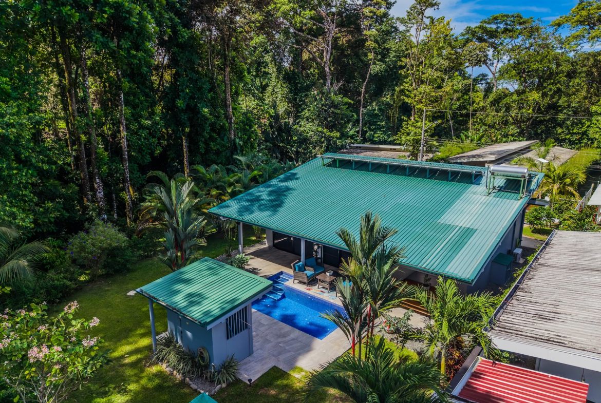 PROPERTY WITH TWO BEDROOMS WITH A PRIVATE CREEK, IN UVITA CENTER – 0.29 ACRES
