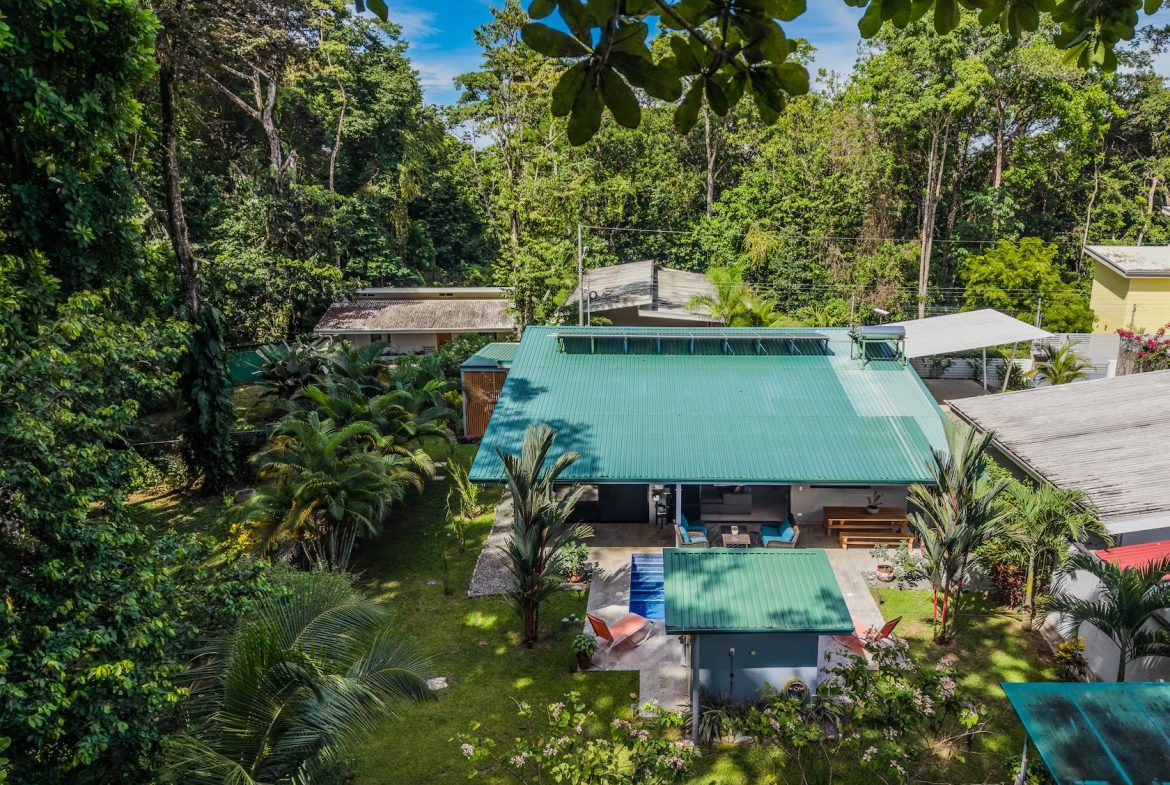 PROPERTY WITH TWO BEDROOMS WITH A PRIVATE CREEK, IN UVITA CENTER – 0.29 ACRES