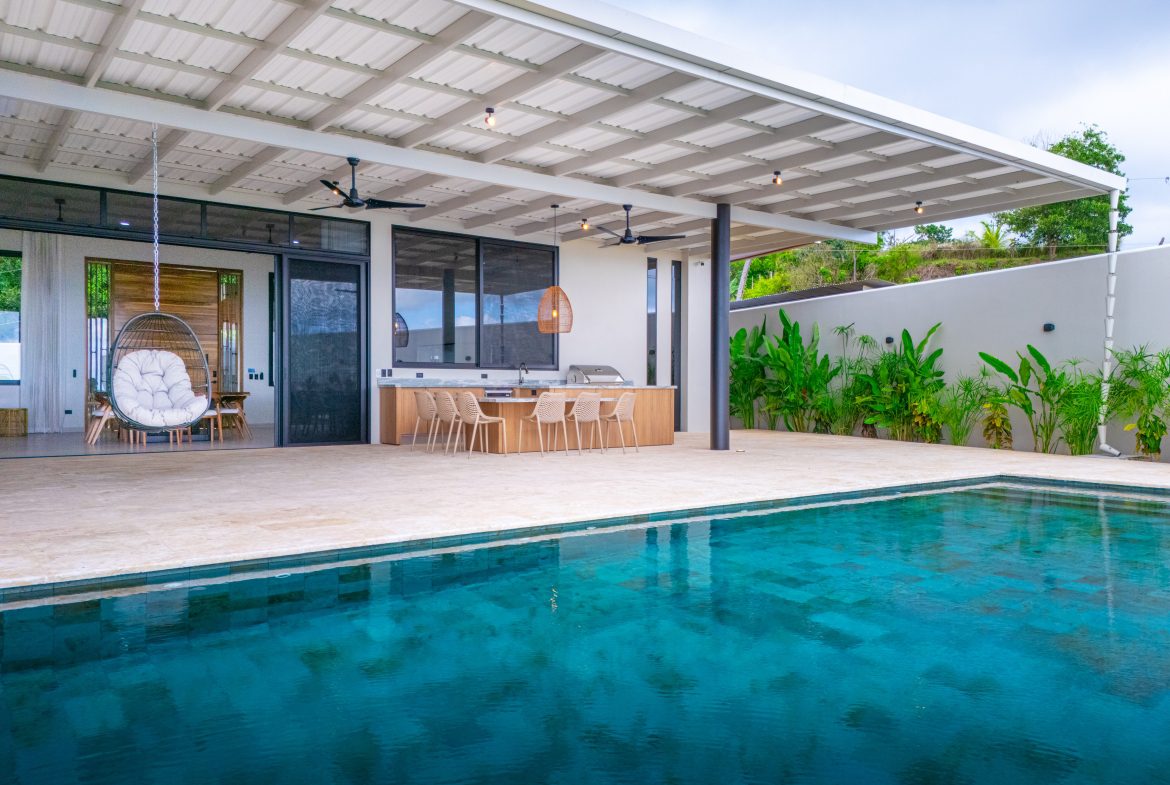 LUXURY PROPERTY WITH FOUR BEDROOMS AND OCEAN VIEWS, IN UVITA JARDINES DEL MORETE – 0.70 ACRES