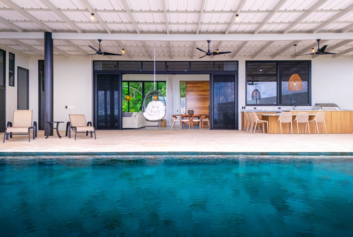 LUXURY PROPERTY WITH FOUR BEDROOMS AND OCEAN VIEWS, IN UVITA JARDINES DEL MORETE – 0.70 ACRES