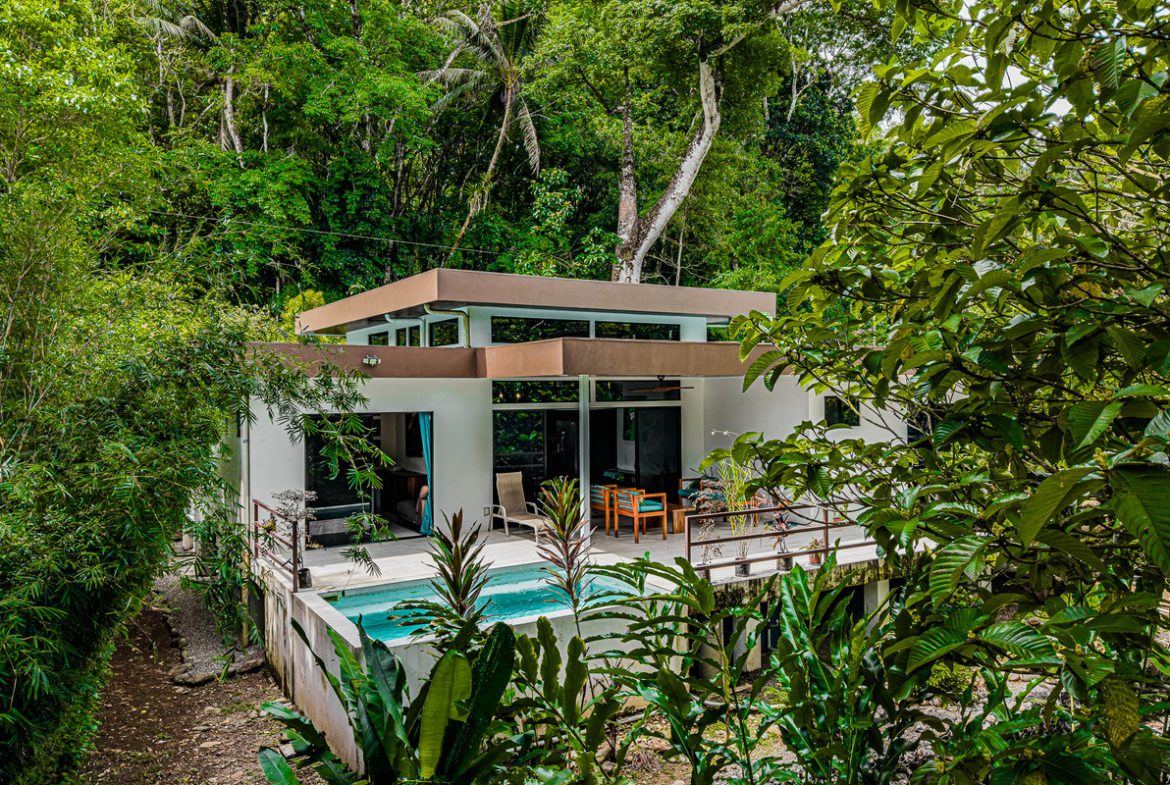 OASIS PROPERTY WITH THREE BEDROOMS NEAR TO THE RIVER, IN BARU – 0.69 ACRES