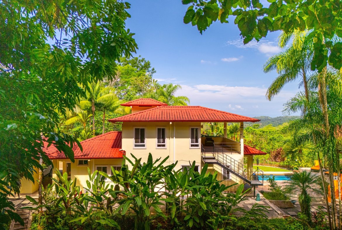 CASA ORQUIDEA PROPERTY WITH TWO BEDROOMS AND PANORAMIC VALLEY VIEWS, IN OJOCHAL – 0.32 ACRES