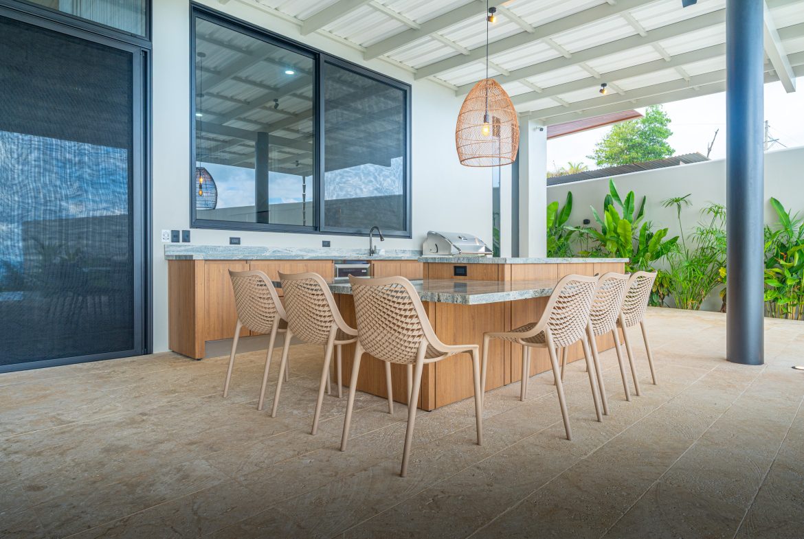 LUXURY PROPERTY WITH FOUR BEDROOMS AND OCEAN VIEWS, IN UVITA JARDINES DEL MORETE – 0.70 ACRES