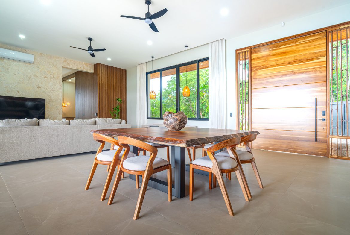 LUXURY PROPERTY WITH FOUR BEDROOMS AND OCEAN VIEWS, IN UVITA JARDINES DEL MORETE – 0.70 ACRES