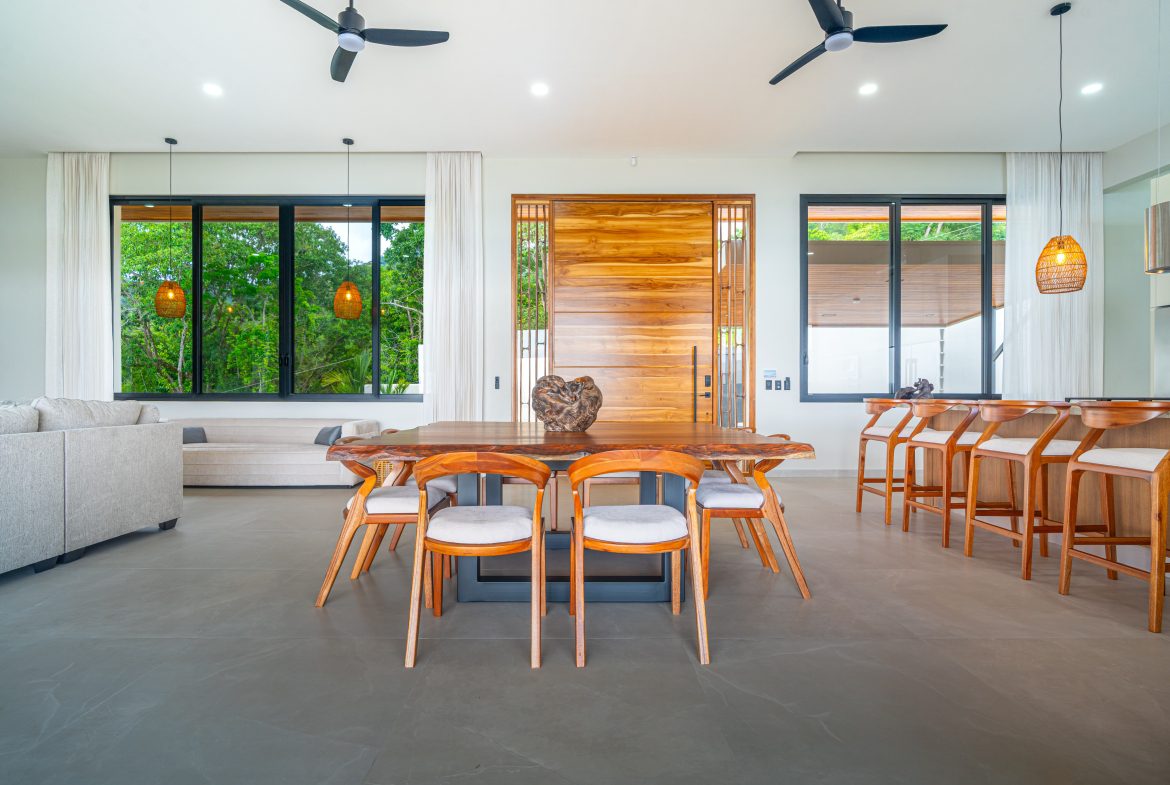 LUXURY PROPERTY WITH FOUR BEDROOMS AND OCEAN VIEWS, IN UVITA JARDINES DEL MORETE – 0.70 ACRES