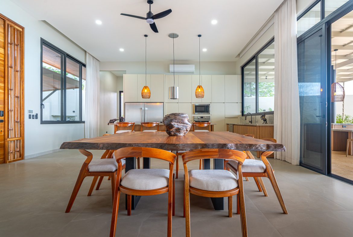 LUXURY PROPERTY WITH FOUR BEDROOMS AND OCEAN VIEWS, IN UVITA JARDINES DEL MORETE – 0.70 ACRES