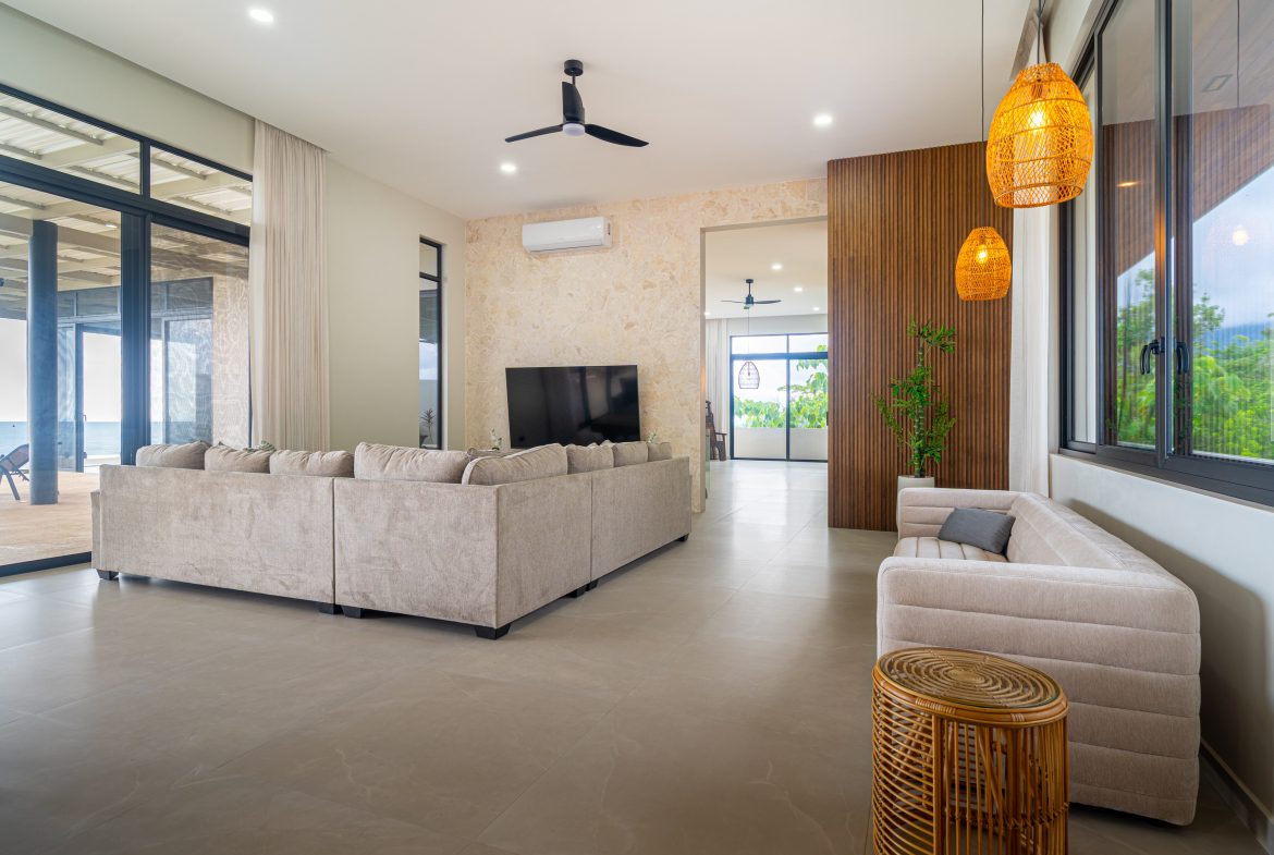 LUXURY PROPERTY WITH FOUR BEDROOMS AND OCEAN VIEWS, IN UVITA JARDINES DEL MORETE – 0.70 ACRES