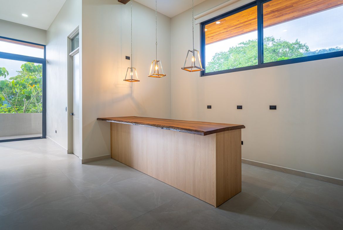 LUXURY PROPERTY WITH FOUR BEDROOMS AND OCEAN VIEWS, IN UVITA JARDINES DEL MORETE – 0.70 ACRES