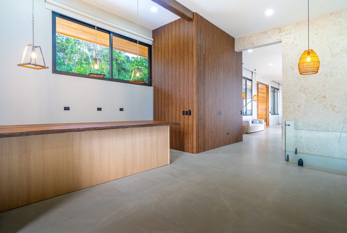 LUXURY PROPERTY WITH FOUR BEDROOMS AND OCEAN VIEWS, IN UVITA JARDINES DEL MORETE – 0.70 ACRES