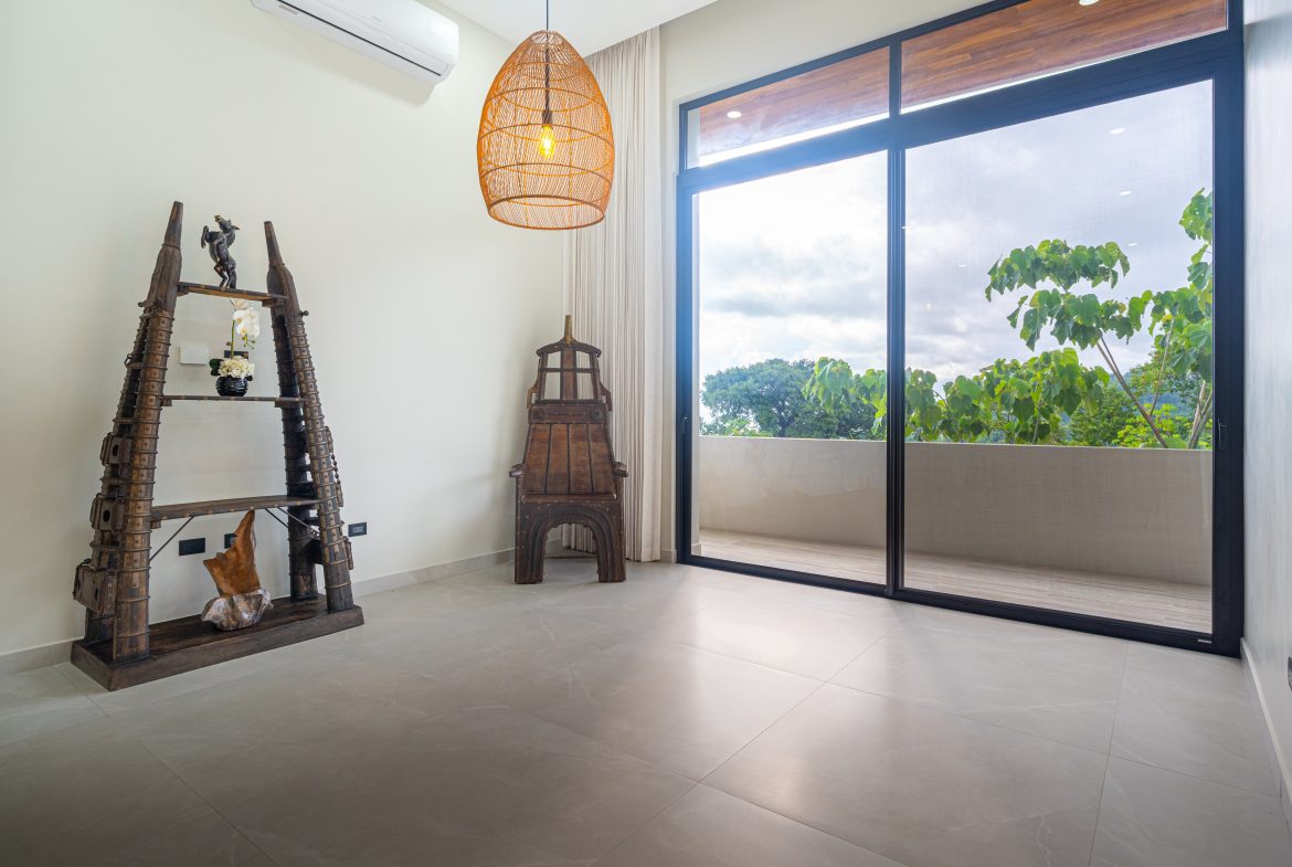 LUXURY PROPERTY WITH FOUR BEDROOMS AND OCEAN VIEWS, IN UVITA JARDINES DEL MORETE – 0.70 ACRES