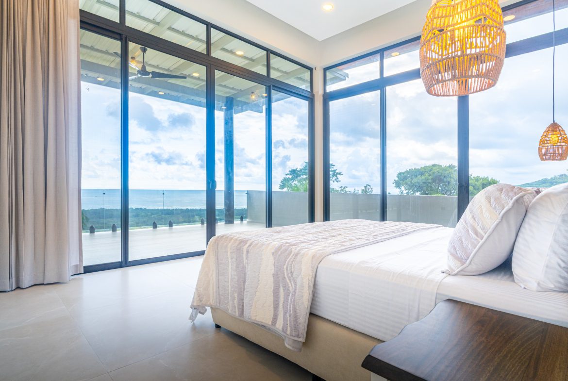 LUXURY PROPERTY WITH FOUR BEDROOMS AND OCEAN VIEWS, IN UVITA JARDINES DEL MORETE – 0.70 ACRES