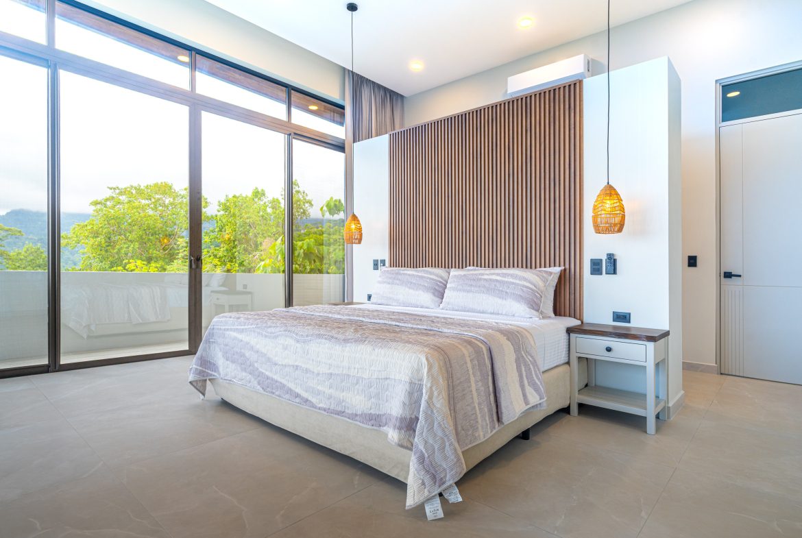 LUXURY PROPERTY WITH FOUR BEDROOMS AND OCEAN VIEWS, IN UVITA JARDINES DEL MORETE – 0.70 ACRES
