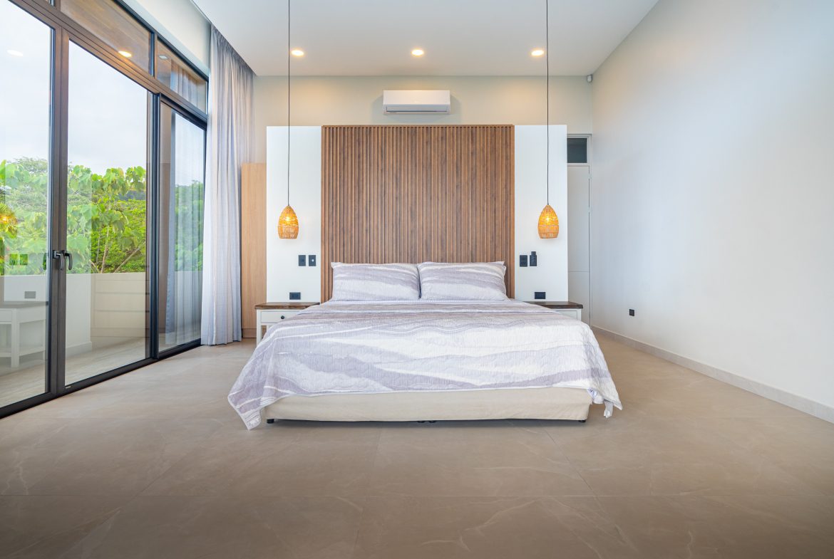 LUXURY PROPERTY WITH FOUR BEDROOMS AND OCEAN VIEWS, IN UVITA JARDINES DEL MORETE – 0.70 ACRES