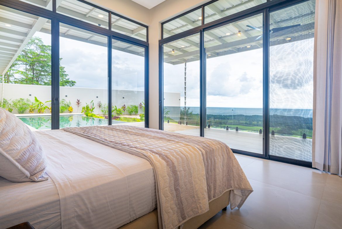 LUXURY PROPERTY WITH FOUR BEDROOMS AND OCEAN VIEWS, IN UVITA JARDINES DEL MORETE – 0.70 ACRES