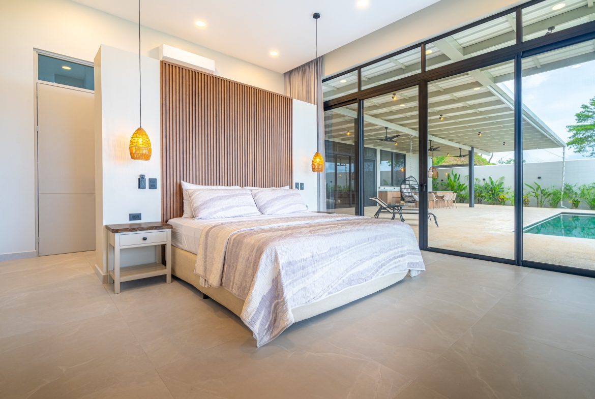 LUXURY PROPERTY WITH FOUR BEDROOMS AND OCEAN VIEWS, IN UVITA JARDINES DEL MORETE – 0.70 ACRES
