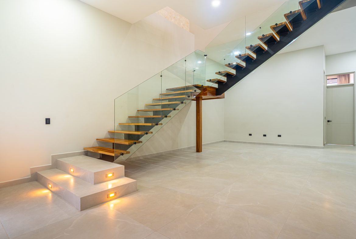 LUXURY PROPERTY WITH FOUR BEDROOMS AND OCEAN VIEWS, IN UVITA JARDINES DEL MORETE – 0.70 ACRES