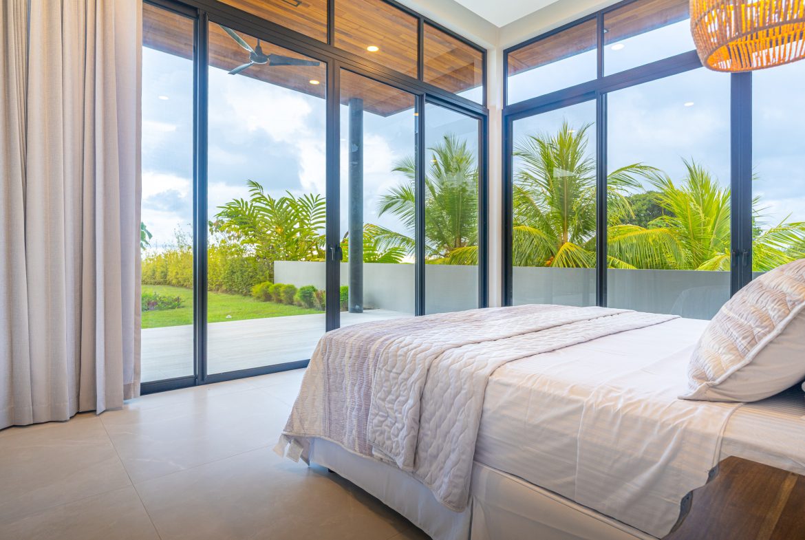 LUXURY PROPERTY WITH FOUR BEDROOMS AND OCEAN VIEWS, IN UVITA JARDINES DEL MORETE – 0.70 ACRES
