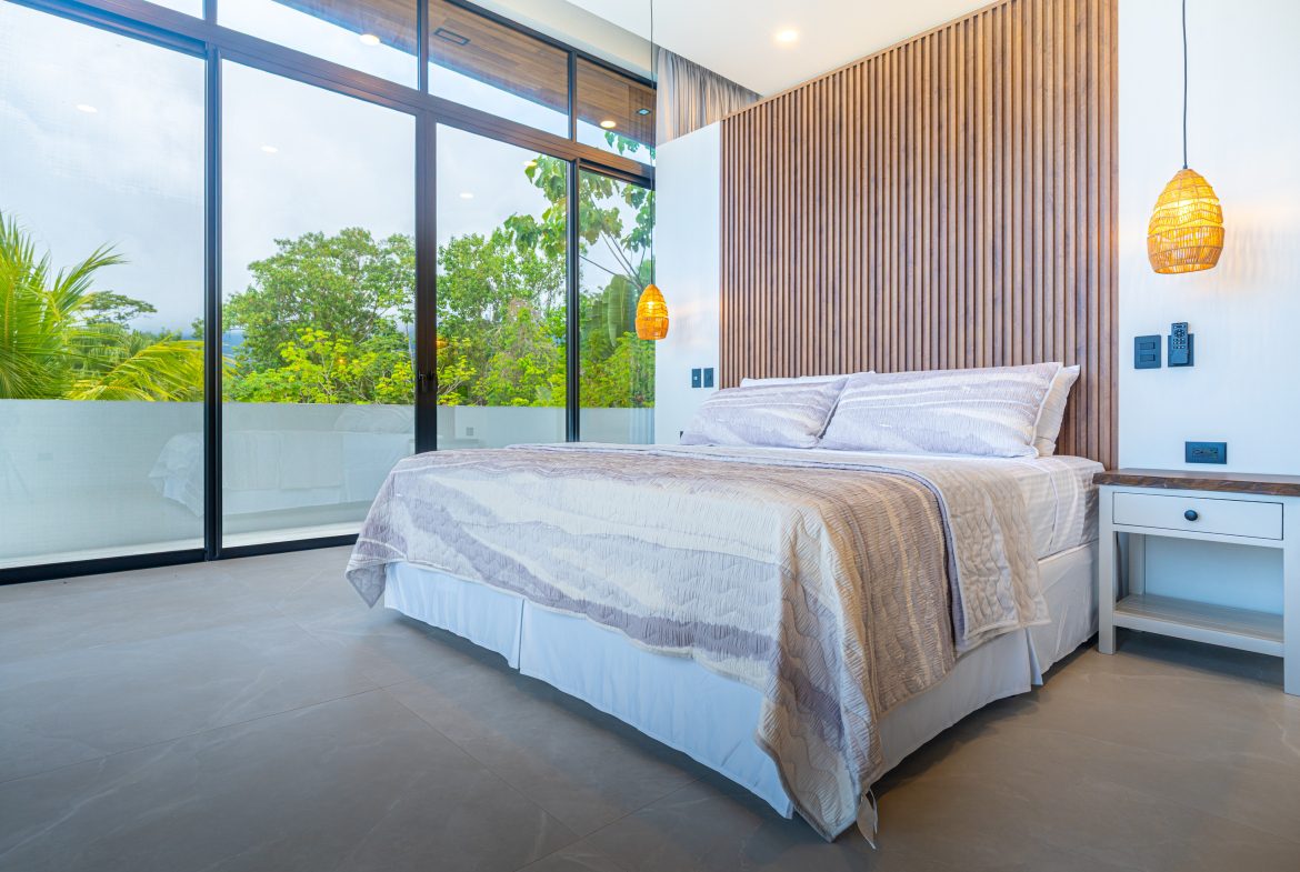 LUXURY PROPERTY WITH FOUR BEDROOMS AND OCEAN VIEWS, IN UVITA JARDINES DEL MORETE – 0.70 ACRES
