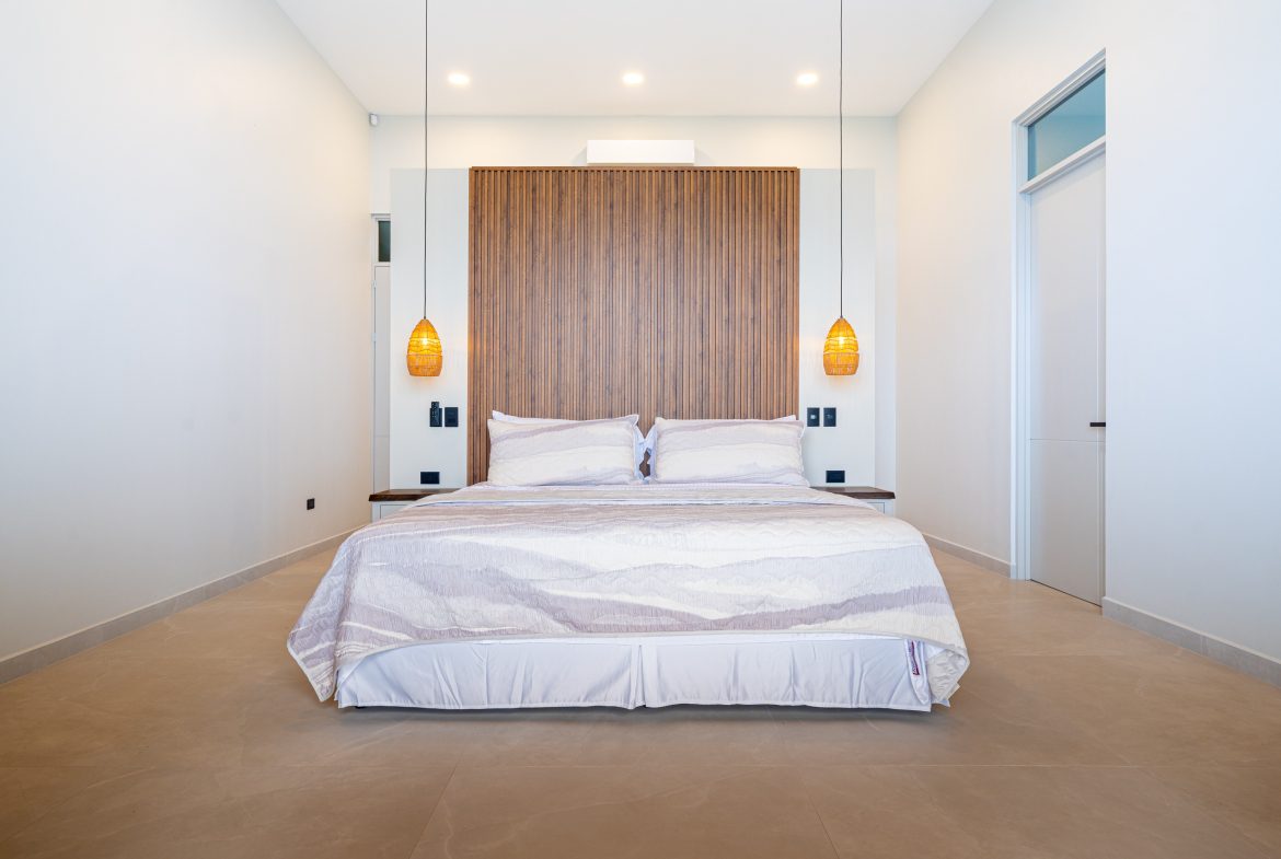 LUXURY PROPERTY WITH FOUR BEDROOMS AND OCEAN VIEWS, IN UVITA JARDINES DEL MORETE – 0.70 ACRES