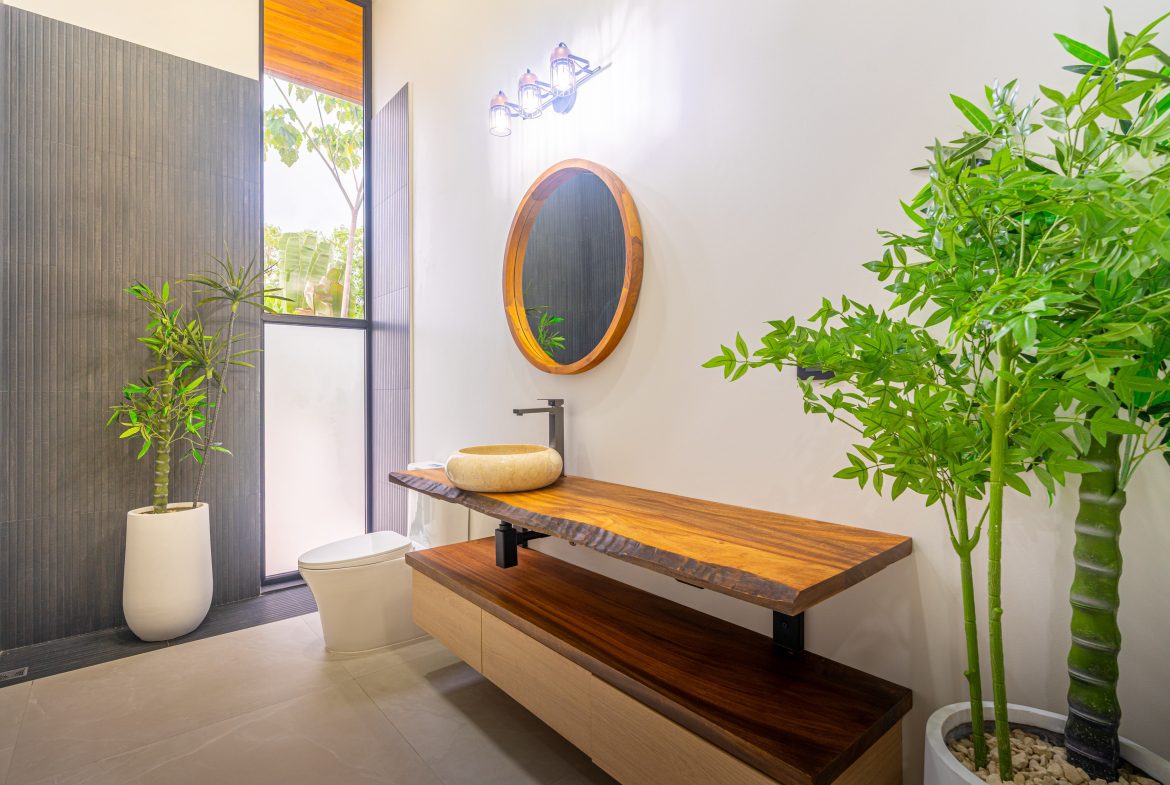 LUXURY PROPERTY WITH FOUR BEDROOMS AND OCEAN VIEWS, IN UVITA JARDINES DEL MORETE – 0.70 ACRES