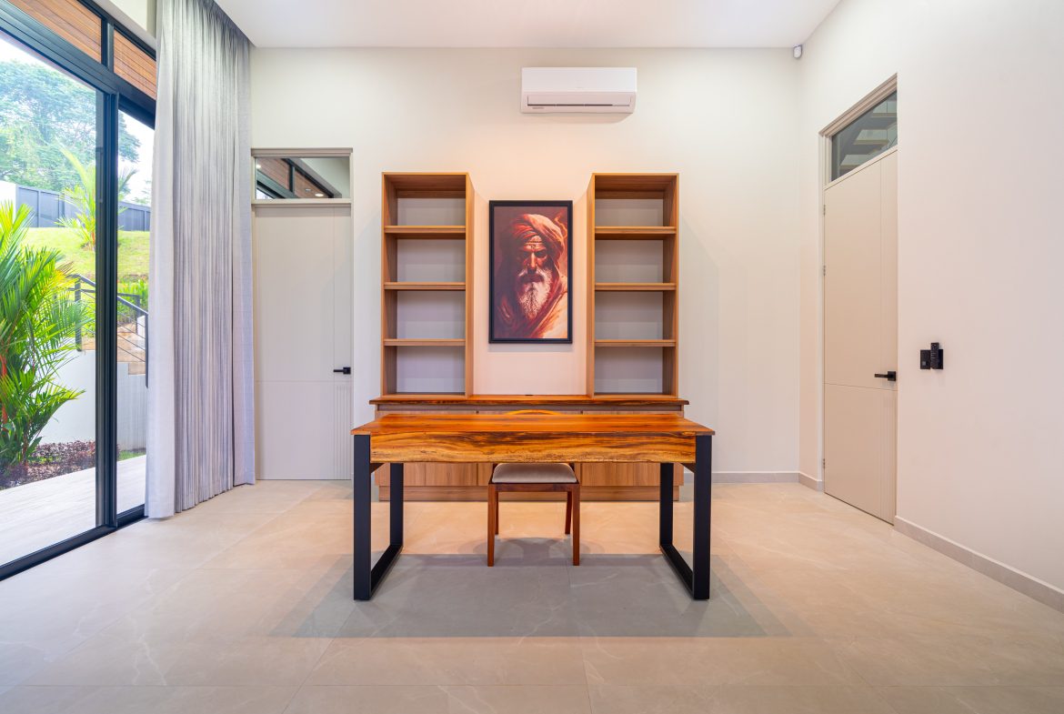LUXURY PROPERTY WITH FOUR BEDROOMS AND OCEAN VIEWS, IN UVITA JARDINES DEL MORETE – 0.70 ACRES