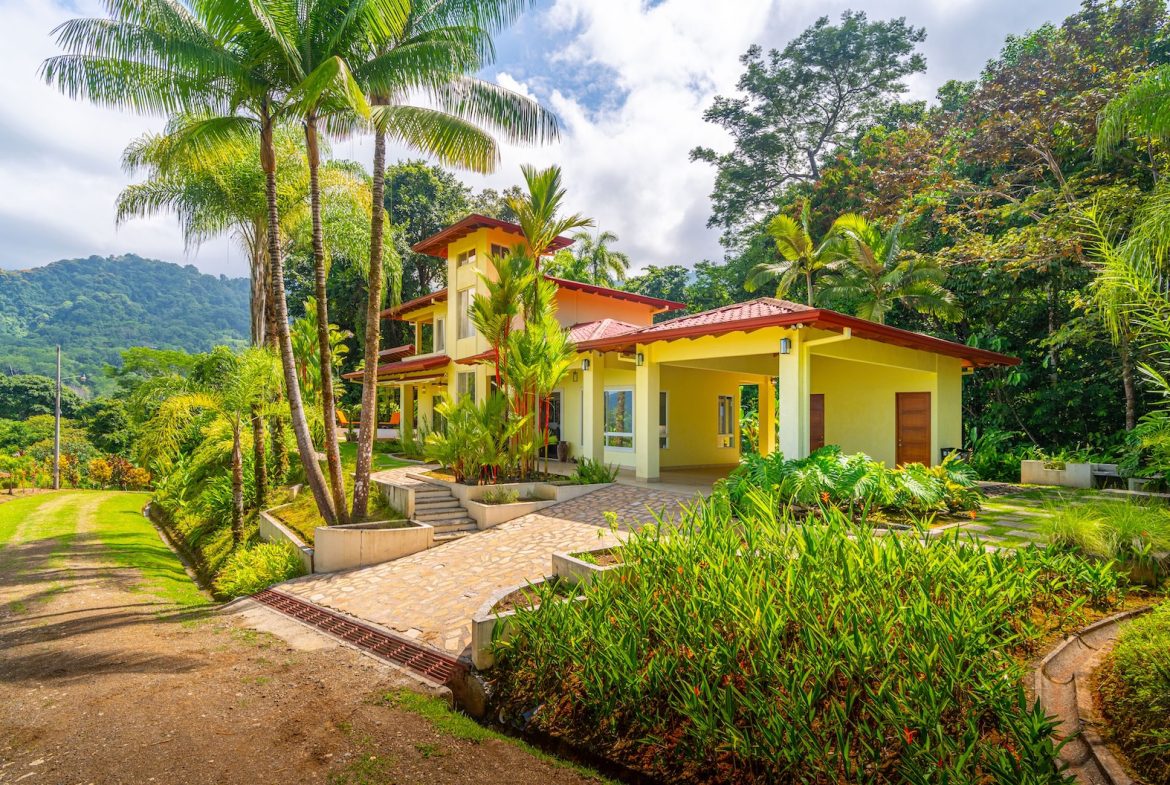 CASA ORQUIDEA PROPERTY WITH TWO BEDROOMS AND PANORAMIC VALLEY VIEWS, IN OJOCHAL – 0.32 ACRES