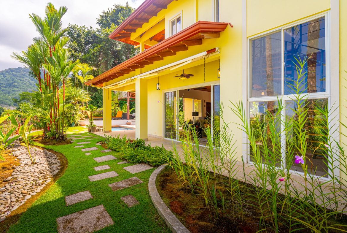 CASA ORQUIDEA PROPERTY WITH TWO BEDROOMS AND PANORAMIC VALLEY VIEWS, IN OJOCHAL – 0.32 ACRES