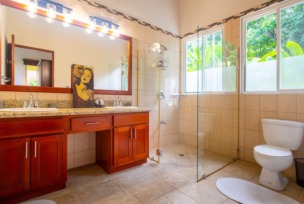 CASA ORQUIDEA PROPERTY WITH TWO BEDROOMS AND PANORAMIC VALLEY VIEWS, IN OJOCHAL – 0.32 ACRES