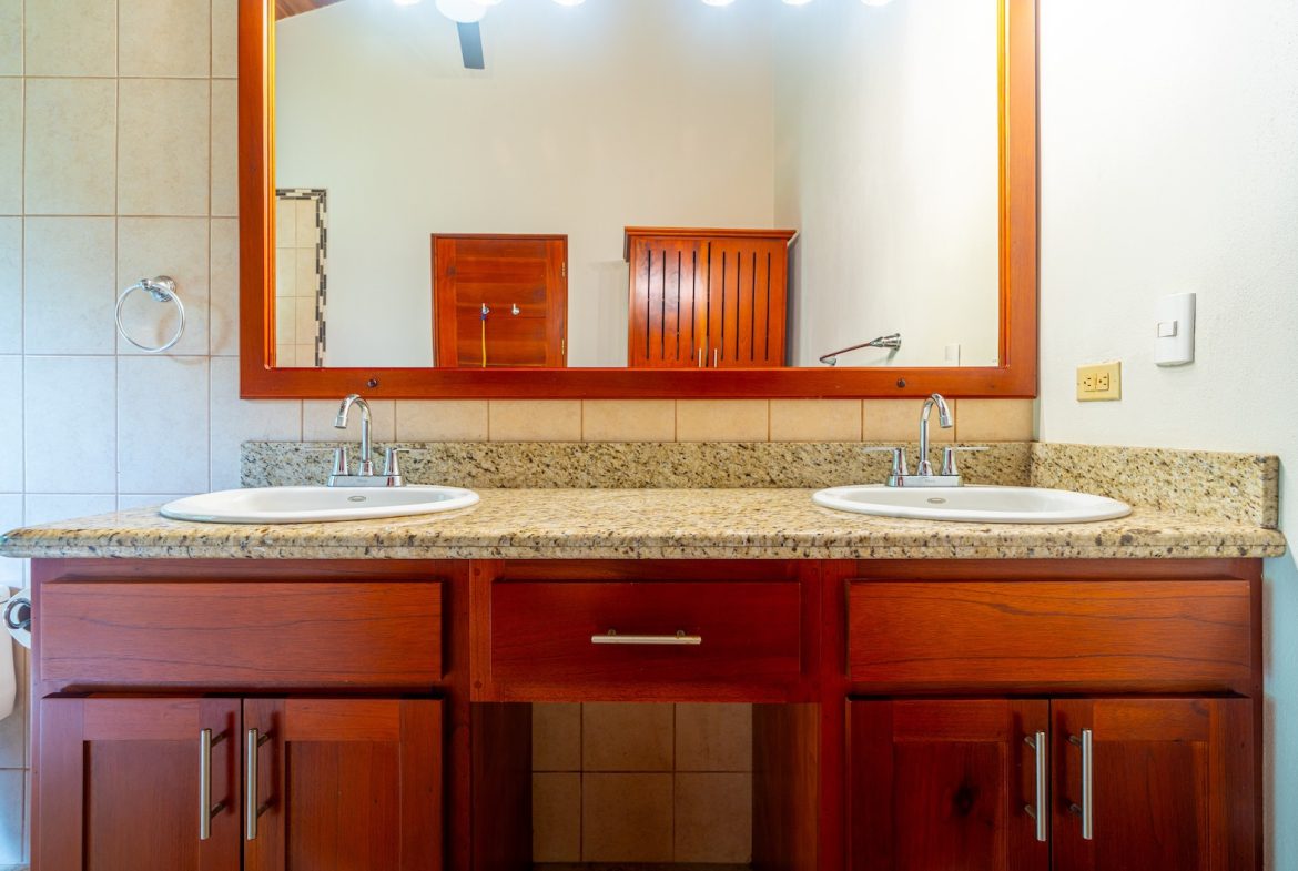 CASA ORQUIDEA PROPERTY WITH TWO BEDROOMS AND PANORAMIC VALLEY VIEWS, IN OJOCHAL – 0.32 ACRES