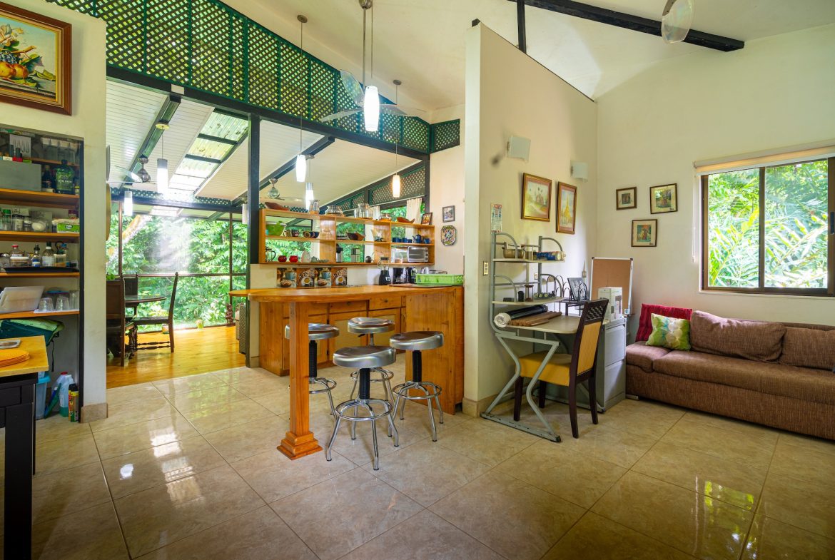 YABA CHIGUI PROPERTY WITH FIVE BEDROOMS, IN OJOCHAL – 0.59 ACRES