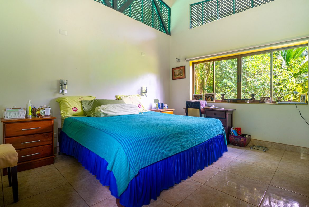 YABA CHIGUI PROPERTY WITH FIVE BEDROOMS, IN OJOCHAL – 0.59 ACRES