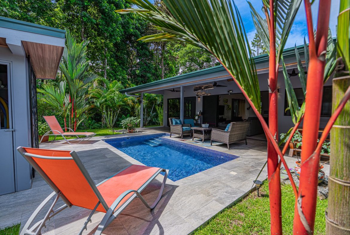 PROPERTY WITH TWO BEDROOMS WITH A PRIVATE CREEK, IN UVITA CENTER – 0.29 ACRES