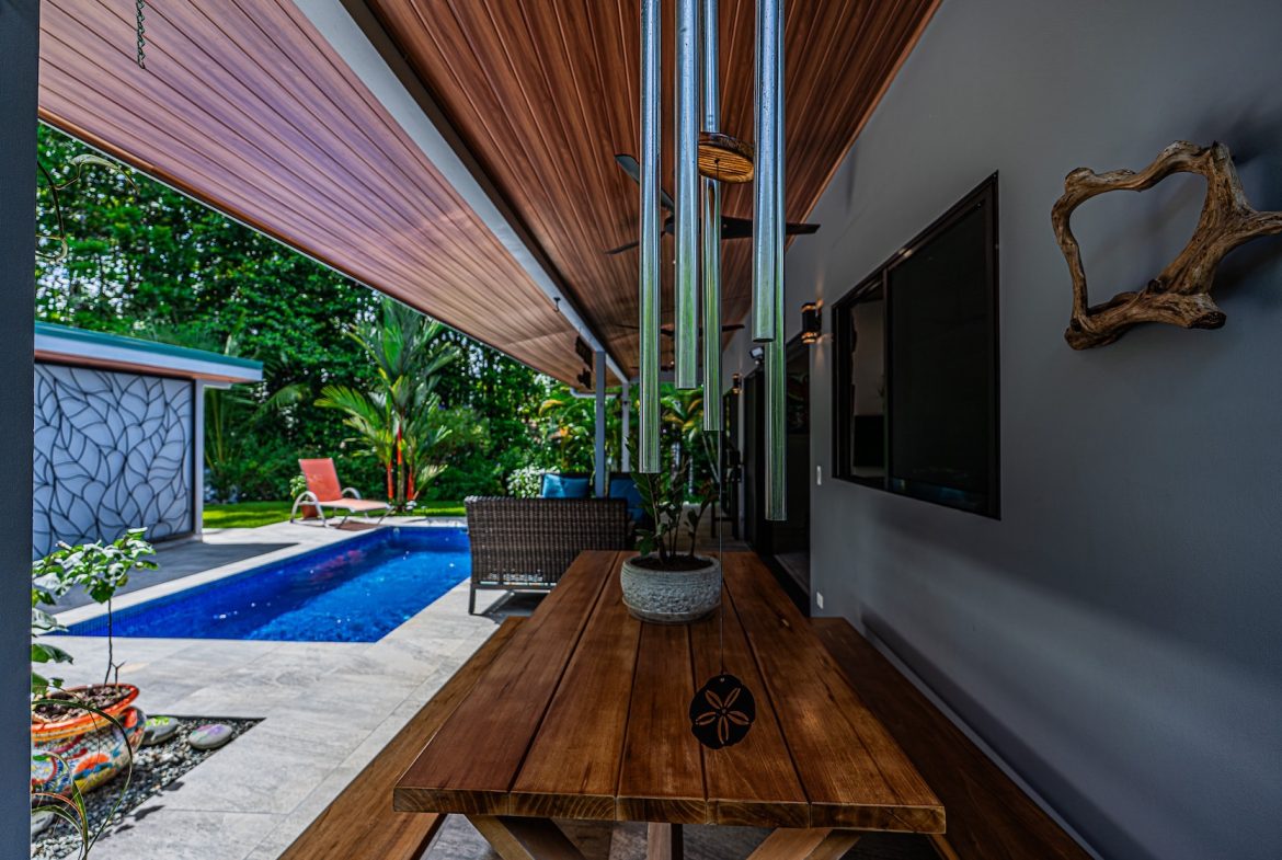 PROPERTY WITH TWO BEDROOMS WITH A PRIVATE CREEK, IN UVITA CENTER – 0.29 ACRES