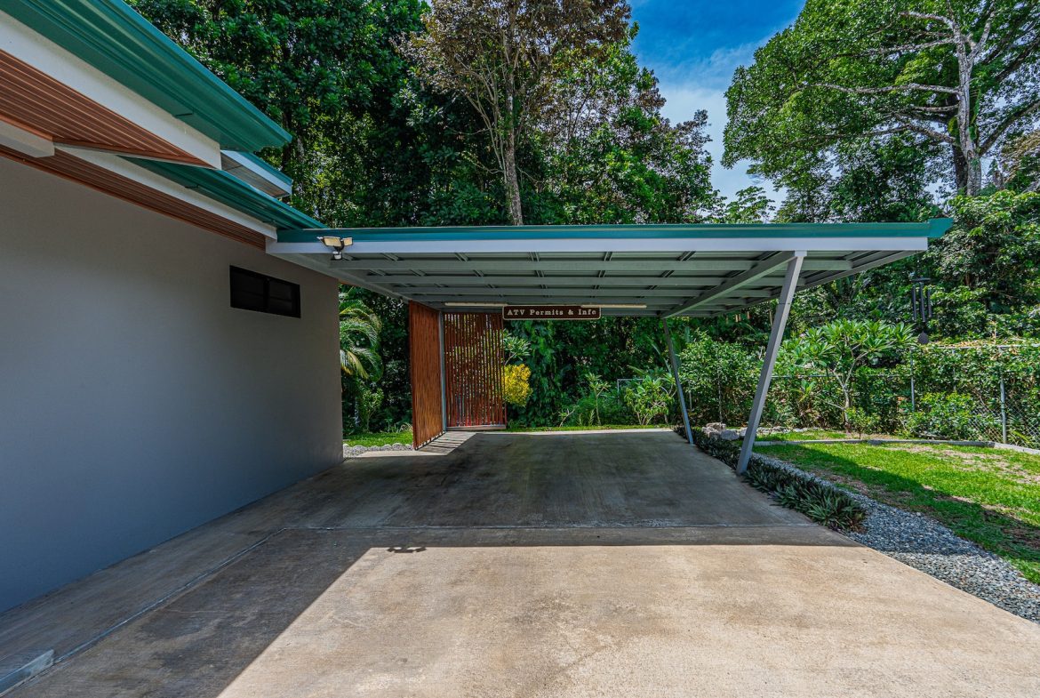 PROPERTY WITH TWO BEDROOMS WITH A PRIVATE CREEK, IN UVITA CENTER – 0.29 ACRES