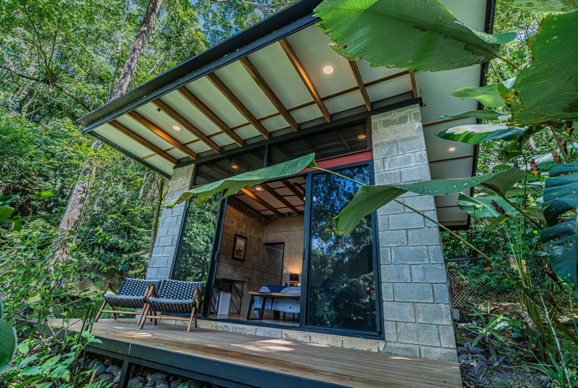 MOUNTAIN PROPERTY WITH TWO BEDROOMS AND SOLAR POWERED, IN TINAMASTES – 5.4 ACRES