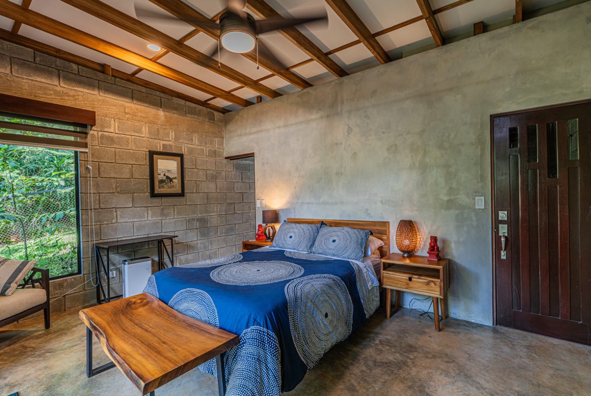 MOUNTAIN PROPERTY WITH TWO BEDROOMS AND SOLAR POWERED, IN TINAMASTES – 5.4 ACRES
